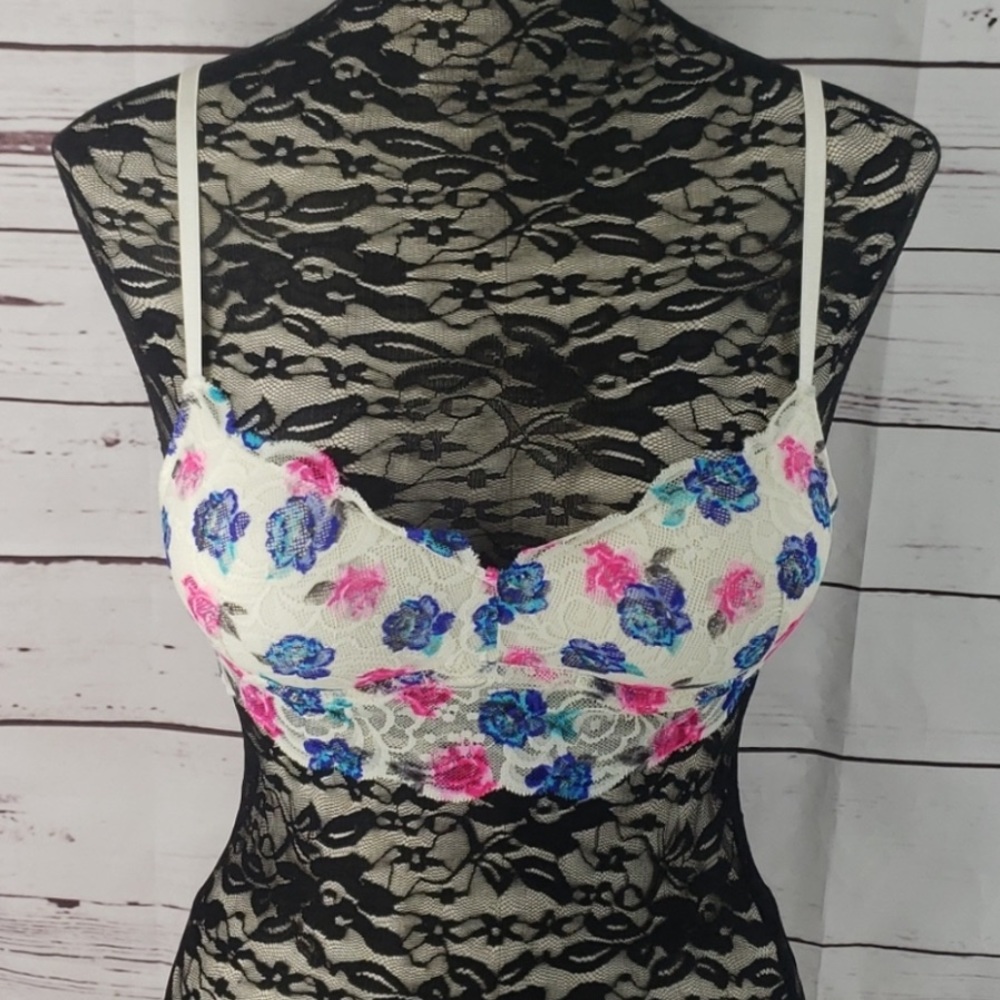 Candies White Lace Floral Size 34B Padded Bra
